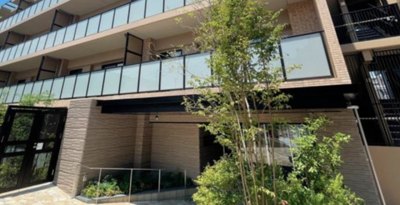 ファイル:アンビシャスガーデン鶴瀬 エントエランスアプローチ完.png