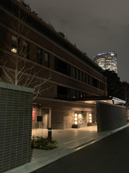 ファイル:ブランズ 六本木 飯倉片町外観写真1（2019.3.6）.jpg