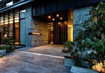 プラウドタワー仙台勾当台通　エントランスアプローチ