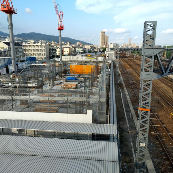 ファイル:20200628摩耶シティSTATION AXIS.jpg