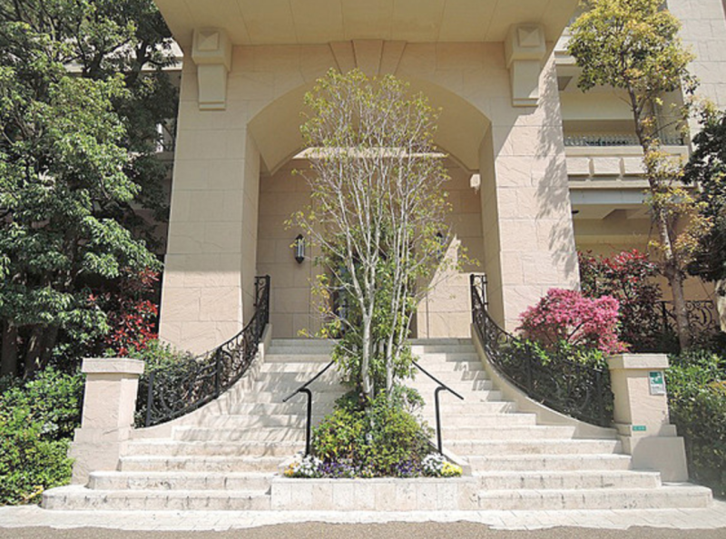 ファイル:なんばセントラルプラザ リバーガーデン エントランス.png