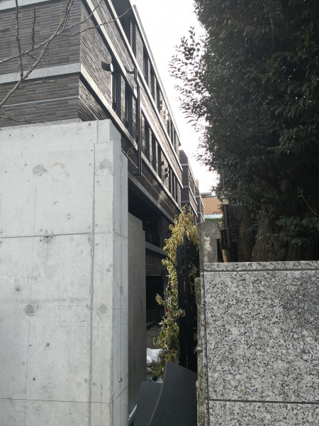 ファイル:ブランズ 六本木 飯倉片町外観写真2（2018.12.26）.jpg