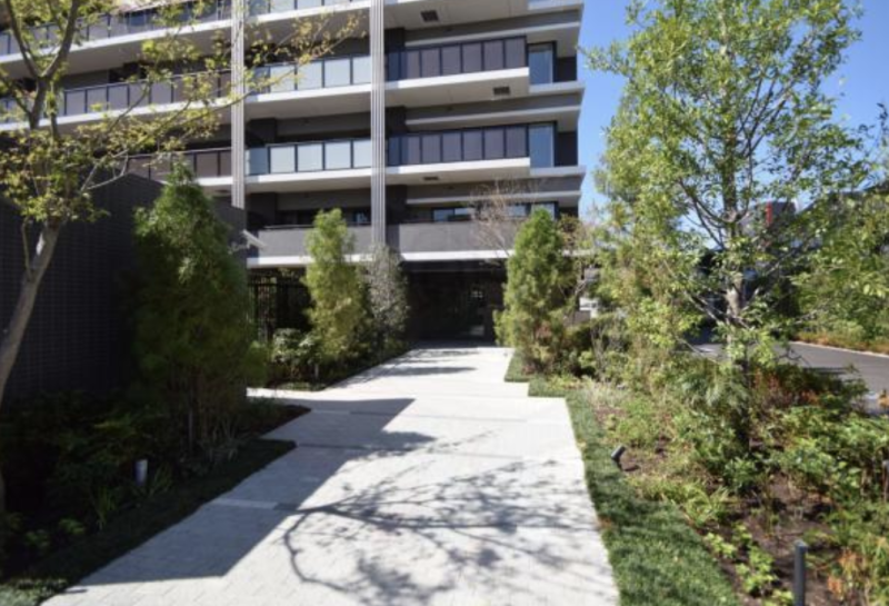 ファイル:プレイズ阿倍野元町 エントランスアプローチ.png