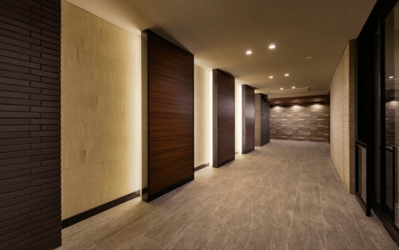 ファイル:メイツ京都唐橋 エントランスホール（2021年8月撮影）.png