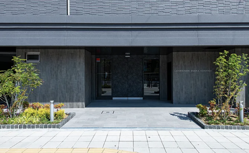 ファイル:サンメゾン大阪此花 エントエランスアプローチ.png