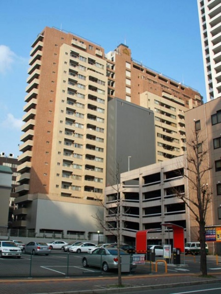 ファイル:アパタワーズ神戸三宮外観1.jpg