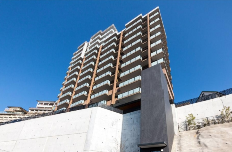 ファイル:アメイズ若草ツインレジデンス 外観.png