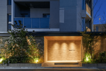 プレディア西葛西　エントエランス（夜）