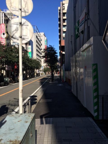 ファイル:カワサキ・ミッドマークタワーヌマヤ入り口側 （2014.12正午）.jpg