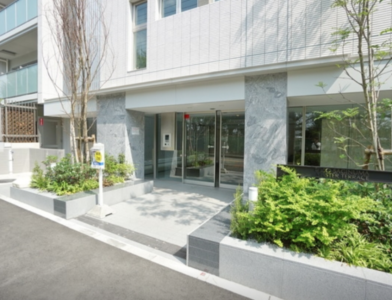 ファイル:クリオ鷺沼マスターテラス エントランス.png