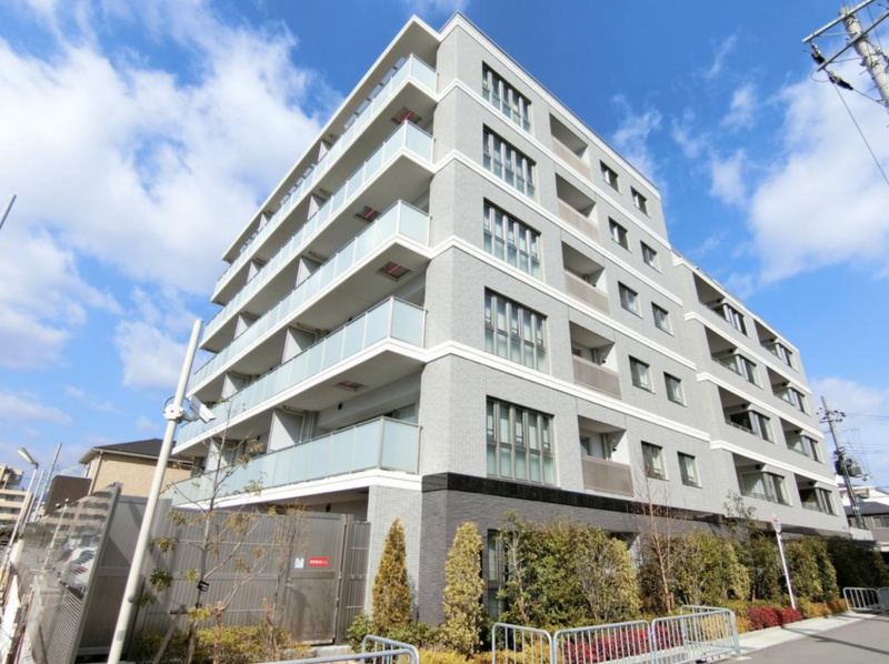 ファイル:Brillia（ブリリア） 西宮北口 East Court.jpg