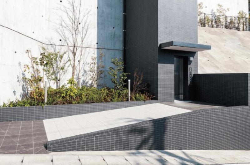 ファイル:アメイズ若草ツインレジデンス エントランス直行エレベーター.png