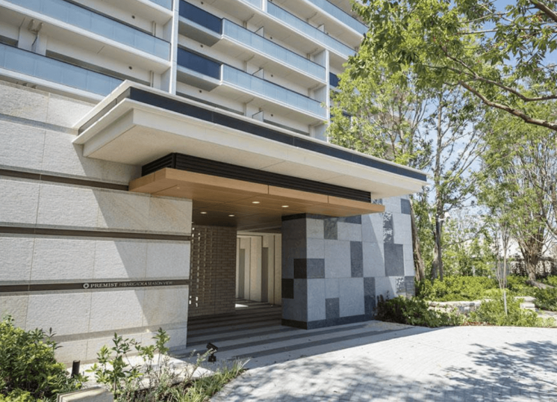 ファイル:プレミストひばりが丘 シーズンビュー エントランス.png