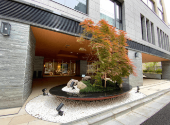 ザ・サンメゾン白金台　エントエランスアプローチ