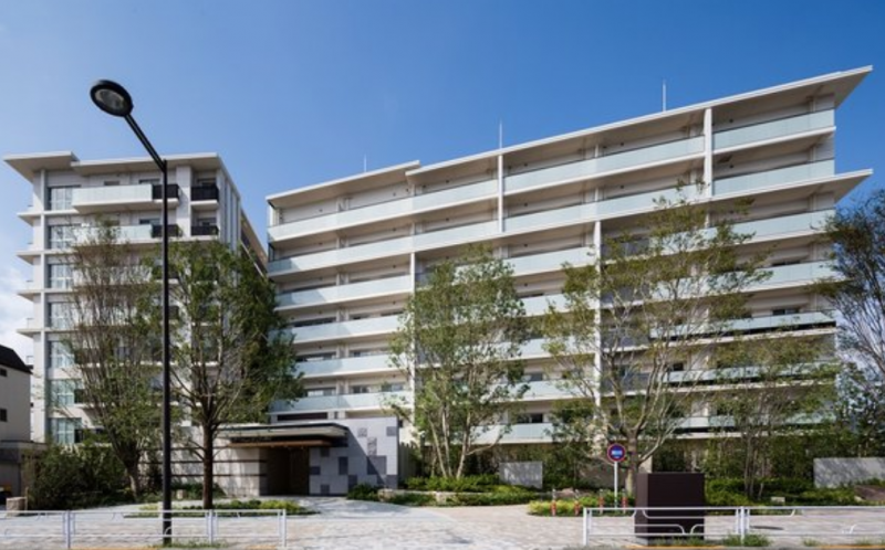 ファイル:プレミストひばりが丘 シーズンビュー 外観東側.png