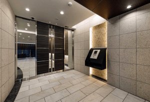 ブランズ甲子園口三丁目　エントランス　風除室