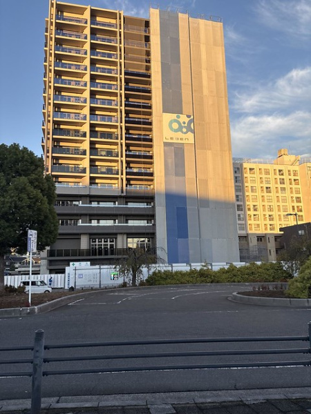 ファイル:20251101レーベン川口元郷 Sta. Front.jpg