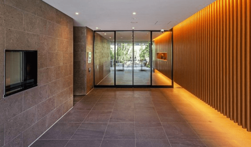 ファイル:ポレスター熊本新町レジデンス 風除室.png