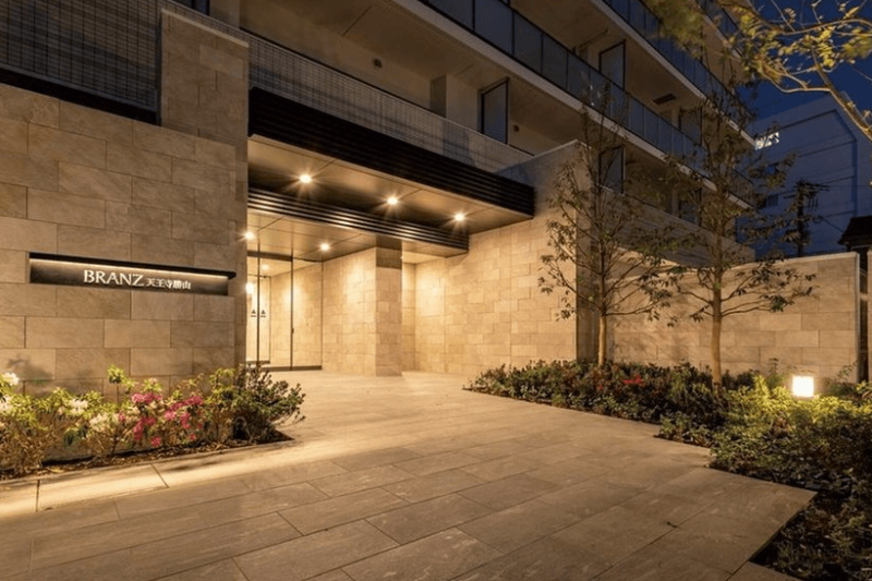 ファイル:ブランズ天王寺勝山 エントエランスアプローチ.png