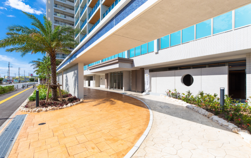 ファイル:プレミスト豊崎シーアンドパークス エントランスアプローチ.png