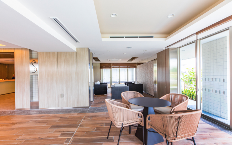 ファイル:プレミスト豊崎シーアンドパークス エントランスラウンジ1.png