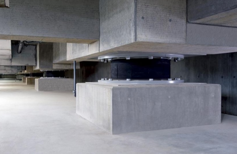 ファイル:ノブレス相模大野 免震装置(アイソレーダ).png