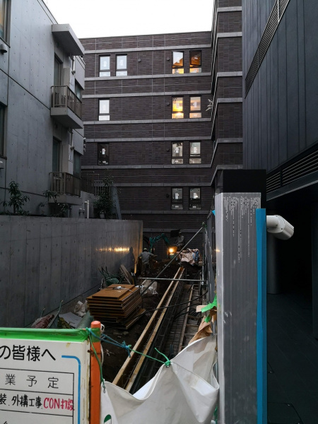 ファイル:ブランズ 六本木 飯倉片町外観写真2（2018.11.24）.jpg