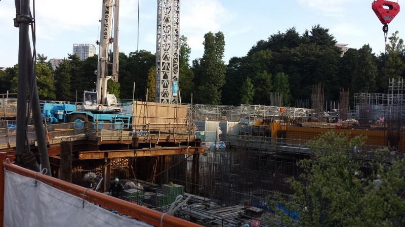 ファイル:ガーデンヒルズ四ツ谷 迎賓の森2015-09-23現地写真.jpg