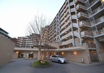 ラヴィラ府中多摩川　エントランスアプローチ