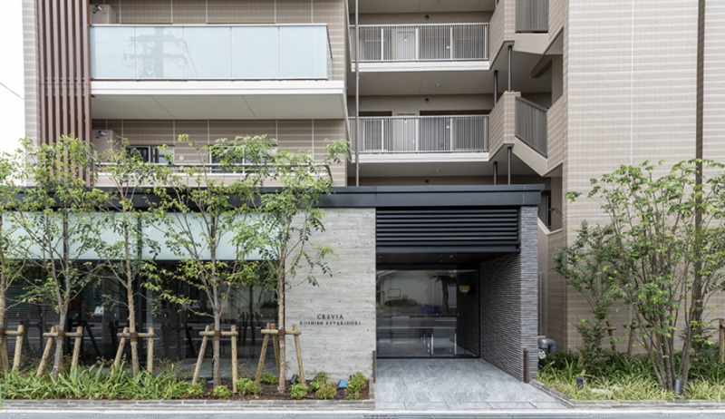 ファイル:クレヴィア甲子園欅通り エントランスアプローチ1.png