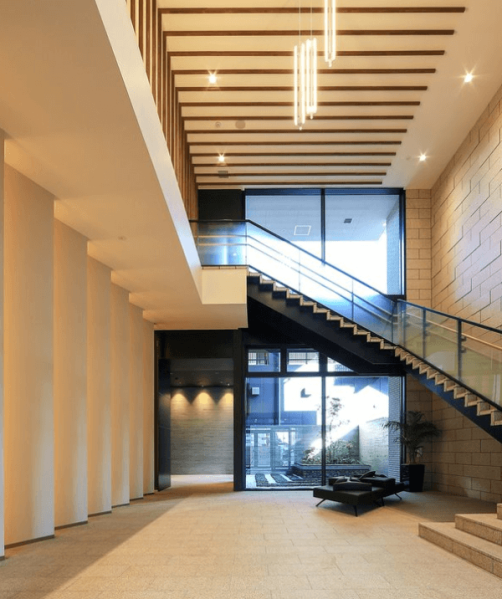 ファイル:ミラキタシティ姫路 エントランスホール1（2019年12月撮影）.png