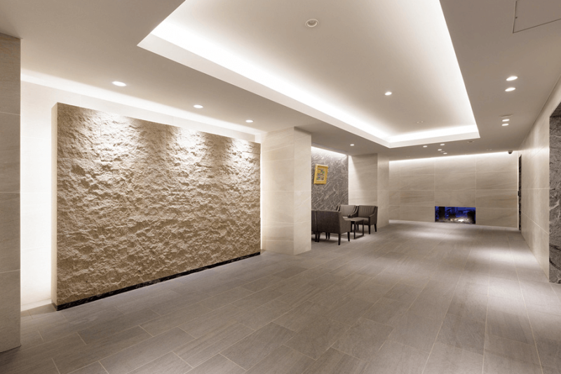 ファイル:グランマノワール南安城Sta. エントエランスホール.png