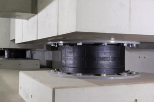 ノブレス浜松早出　【免震装置「アイソレータ」】（同仕様）