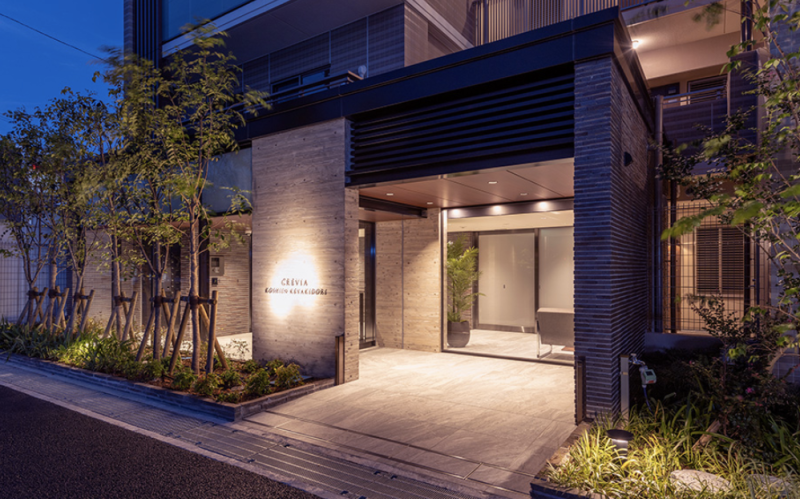 ファイル:クレヴィア甲子園欅通り エントランスアプローチ2.png