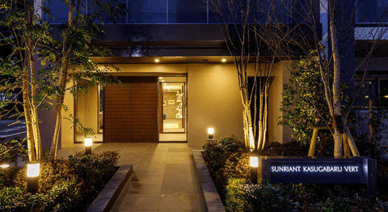 ファイル:サンリヤン春日原ヴェール エントランスアプローチ.png