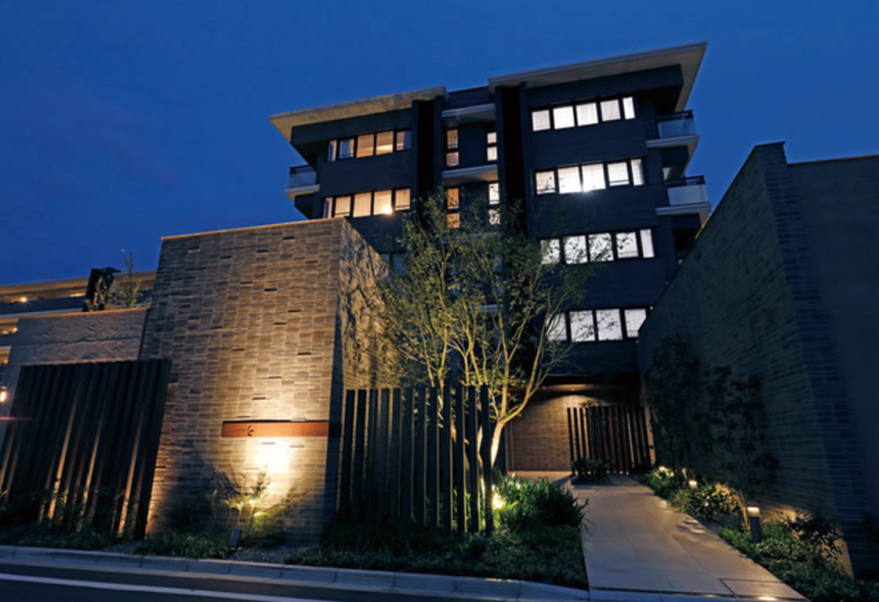 ファイル:パークナードなら大森町 外観 エントランスアプローチ.png