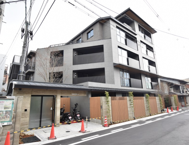 ファイル:ライオンズ京都御所南 室町通 外観.png