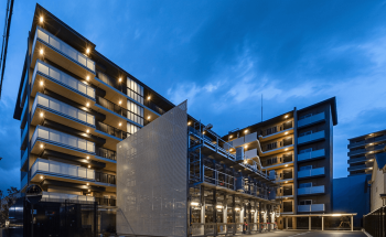 メイツ京都梅津　外観（夜）