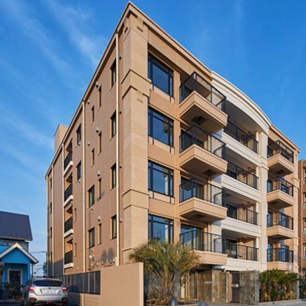 ファイル:グラン レ・ジェイド湘南江ノ島 外観.png