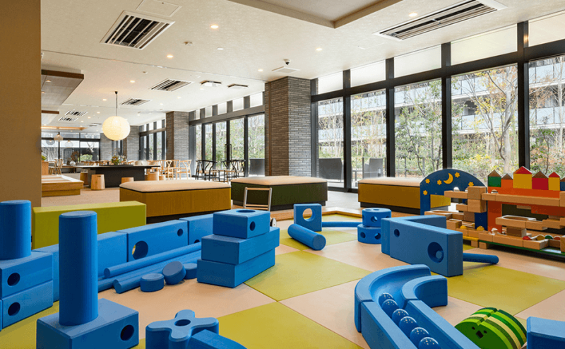 ファイル:ザ・パークハウスオイコス 鎌倉大船 ファミリーラウンジ.png