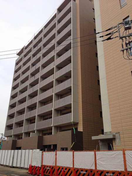 ファイル:ザ・パークハウス 浦和別所 外観2西側.jpg