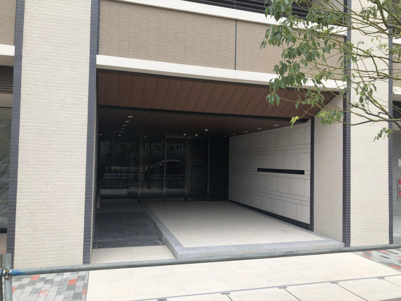 ファイル:ザ・パークハウス 赤坂タワーレジデンス エントランス.jpg