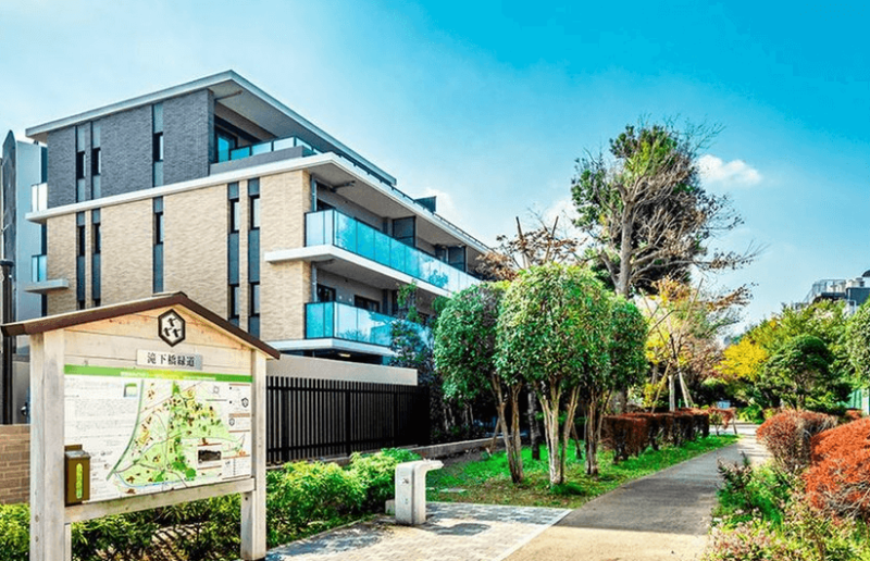 ファイル:プレミスト世田谷喜多見 外観（2021年10月撮影）2.png