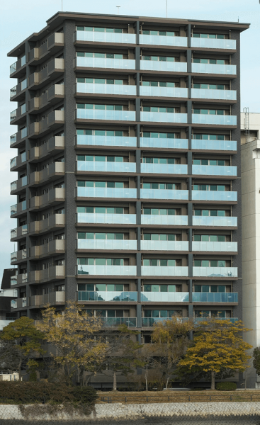 ファイル:ライオンズ広島リバーゲート 外観.png