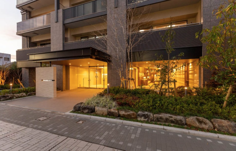 ファイル:ブランシエラいわき 平一町目 エントランスアプローチ.png