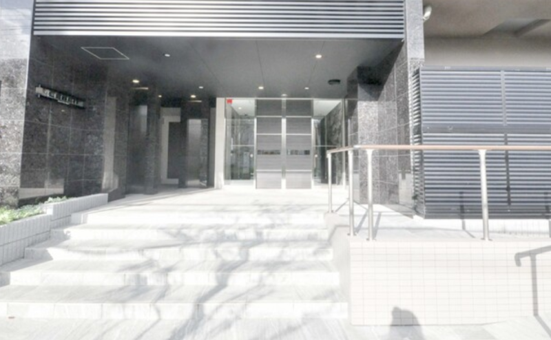 ファイル:レーベン幕張本郷 THE COURT エントランス.png