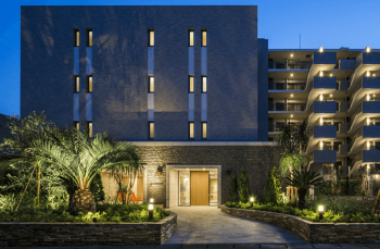 ルピアコート市川妙典　エントランスアプローチ（夜）1