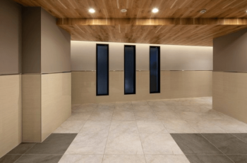 アンベリール本厚木　エントランスホール（2021年7月撮影）