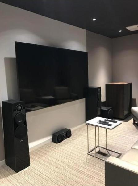 ファイル:パークシティ武蔵小杉 ザ ガーデン タワーズウエスト シアターラウンジ.png