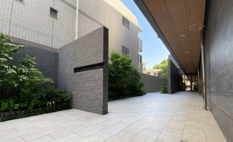 ファイル:サンメゾン平和の杜 エントエランスアプローチ.png